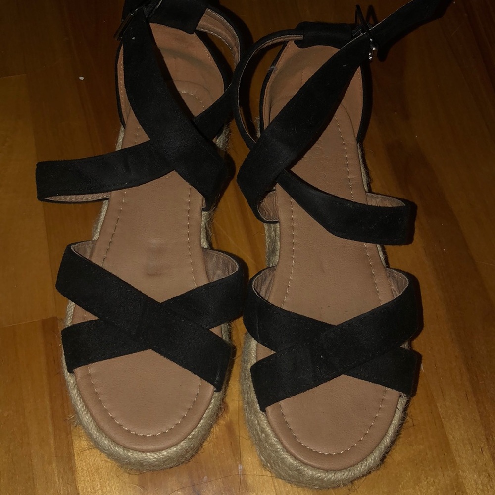 Black espadrilles platform sandals